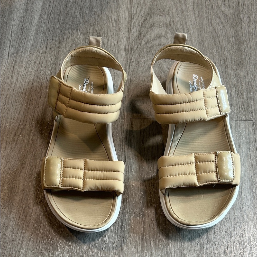 Dearfoams Beige Quilted Sandals